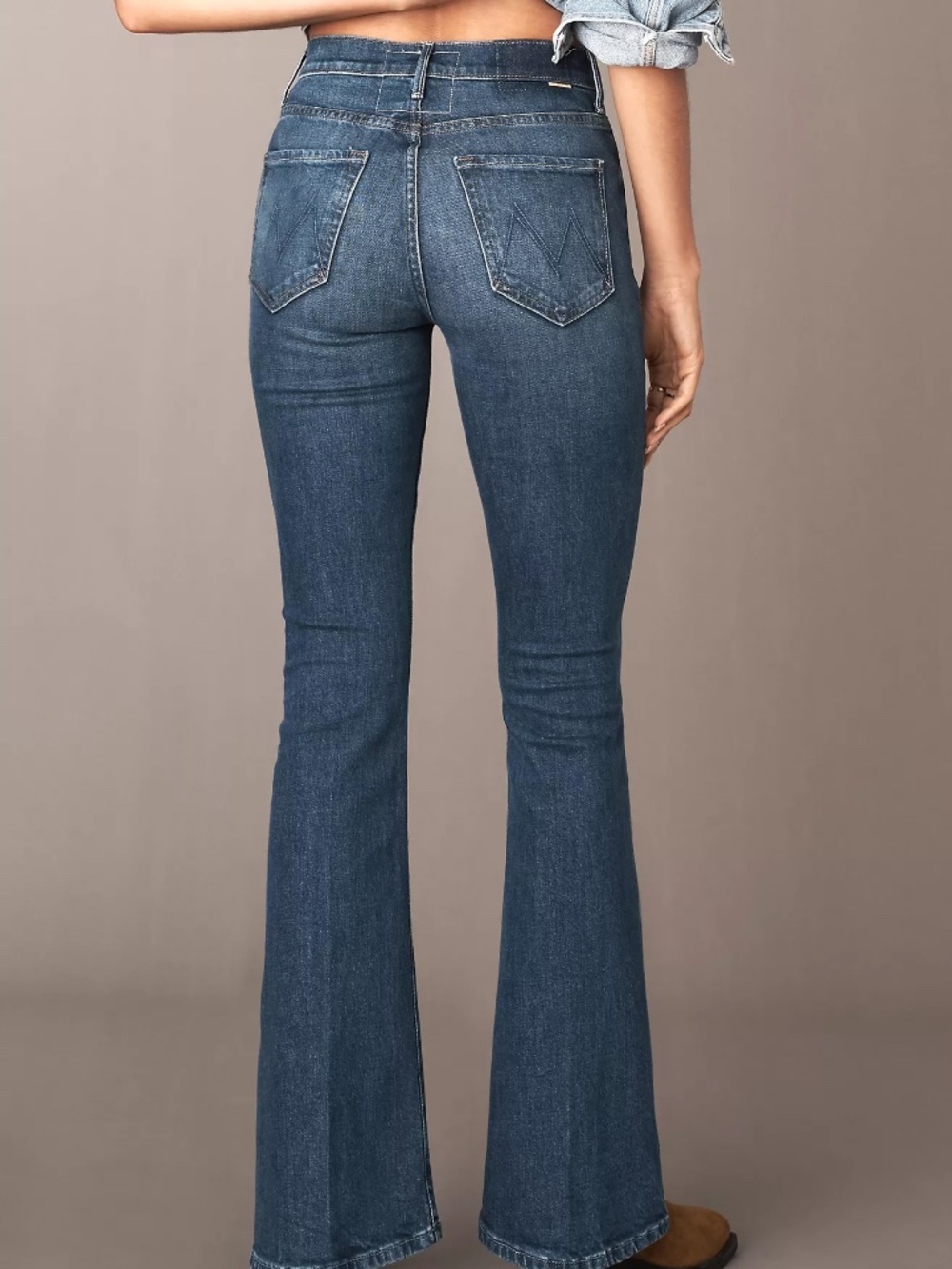 MOTHER Weekender Skimp Mid-Rise Flare Jeans 26 - Picture 3 of 9